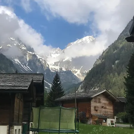 Cinq Moutons Alpehytte *